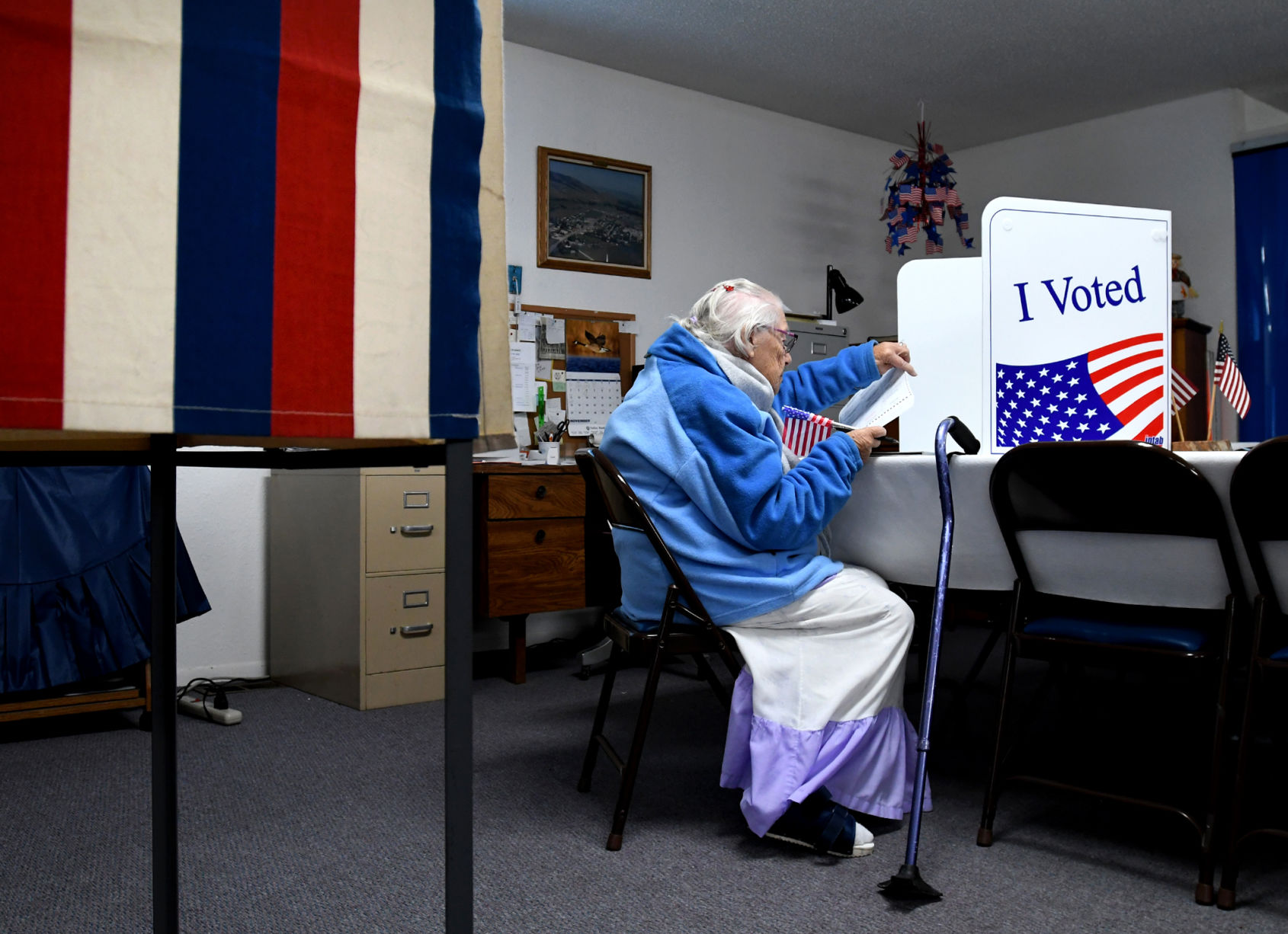 110718 arlee voting kw.jpg